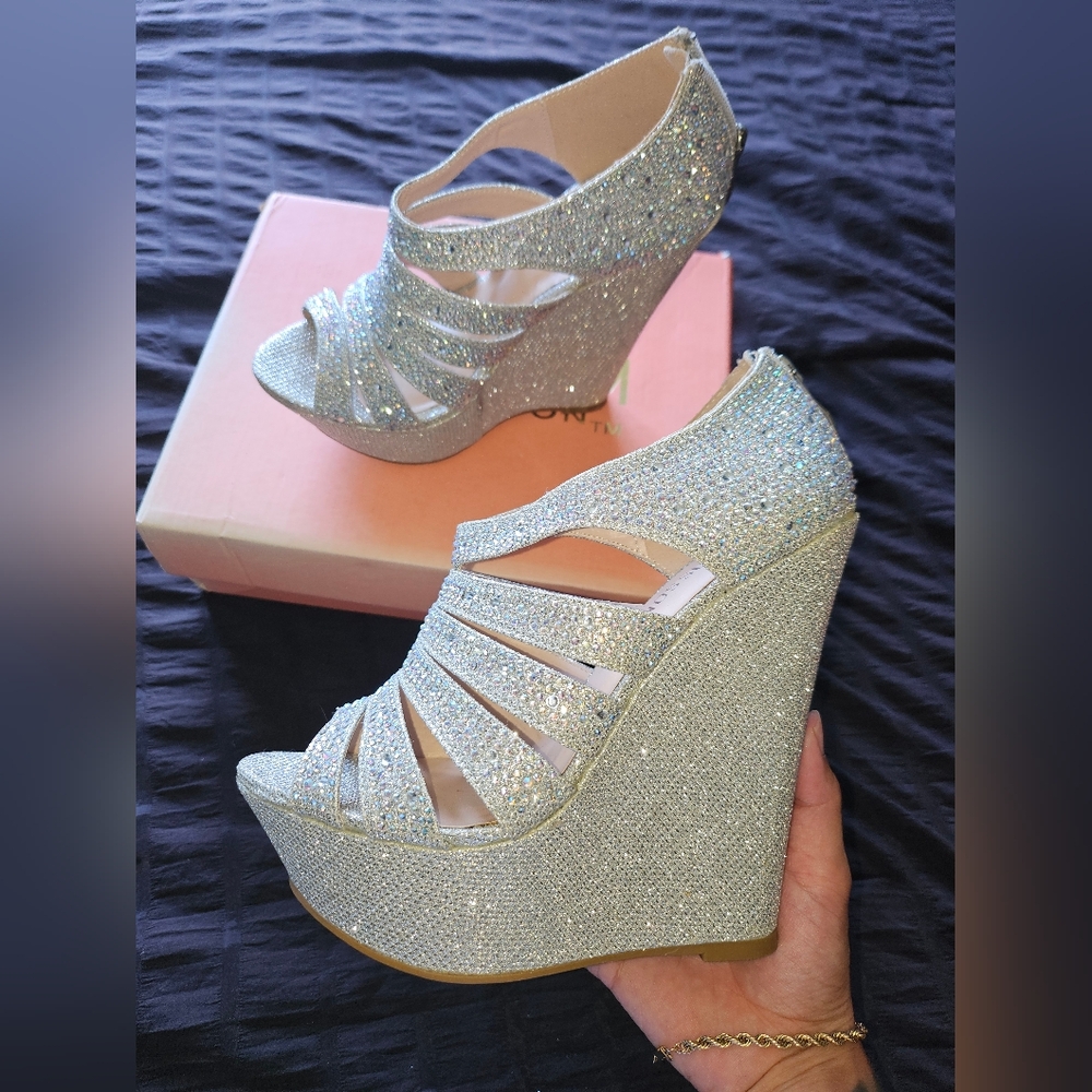 Womens Shoes Size 6 Y2k Silver Sparkly Jeweled High Heel Wedges Cut Out Open Toe - Picture 2 of 7